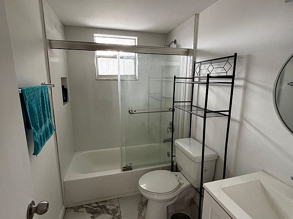 4th image of 7101 Byron Ave #3