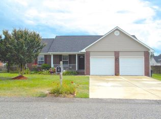 621 Creedmoore Cir, Hope Mills, NC 28348