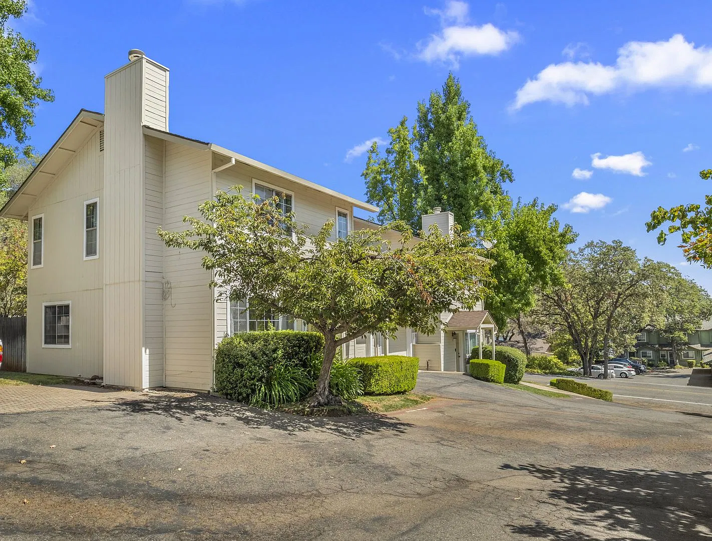 3-Bedroom Townhome with Private Back Patio in Cameron Park — Photo 4