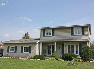 4135 Whispering Oak Dr, Flint, MI