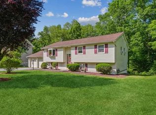 5 Flintrock Rd, Fishkill, NY 12524