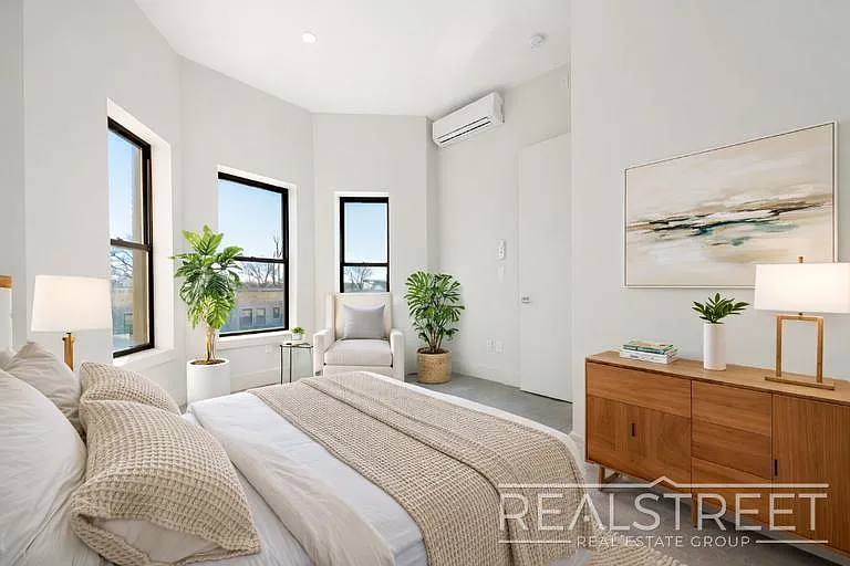 1159 Saint Johns Pl #3R — Photo 4