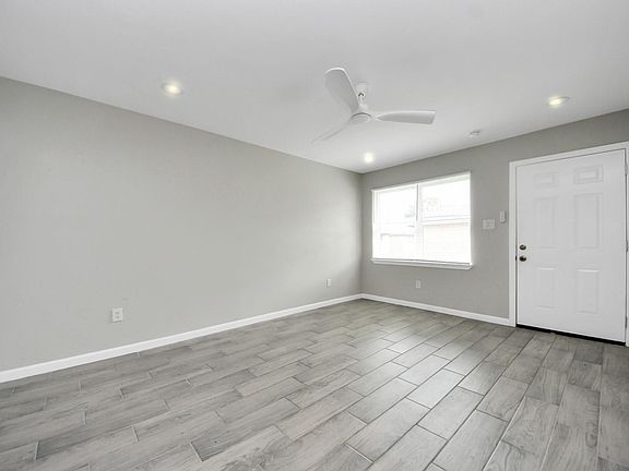5th image of 5441 Minden St #20