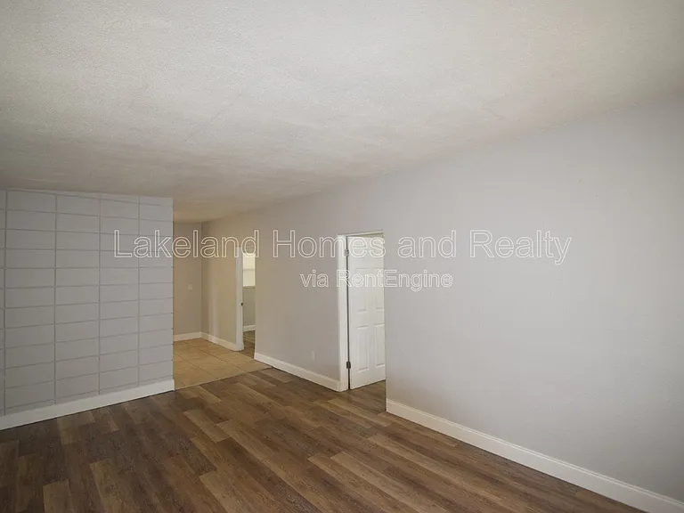 730 26th St NW — Photo 9