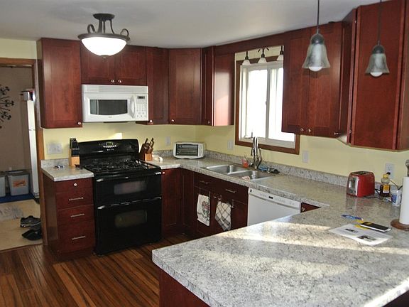 3rd image of 2493 490th St