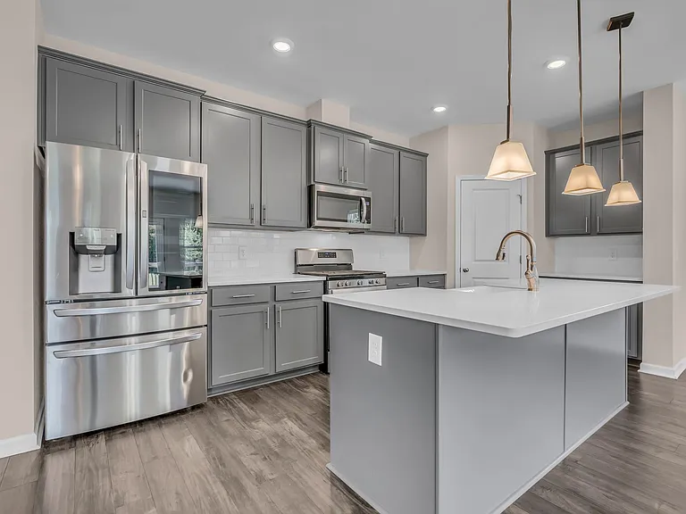 633 Castle Rd — Photo 10