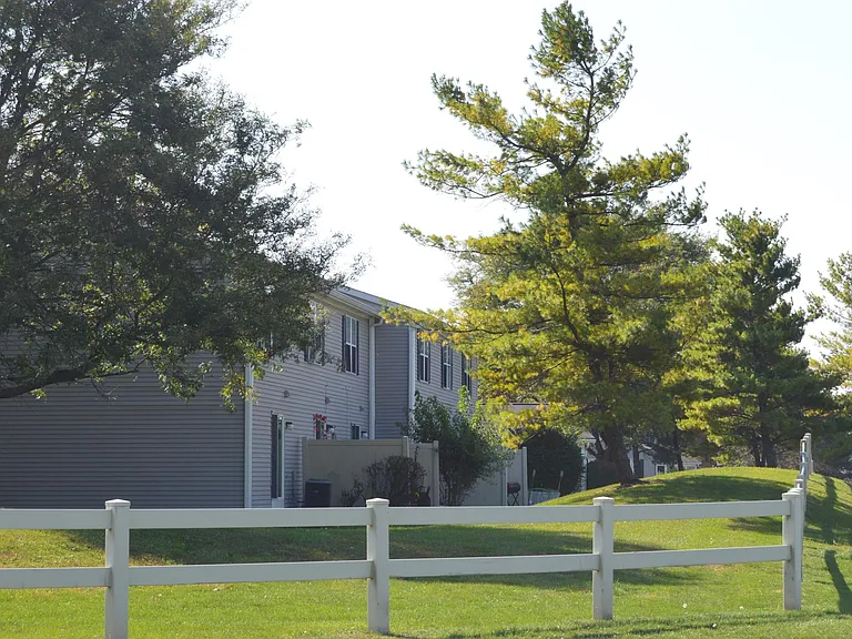 Woodridge Apartments — Photo 8