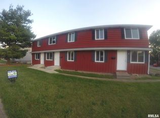 2702 Pine St APT 5, Pekin, IL 61554