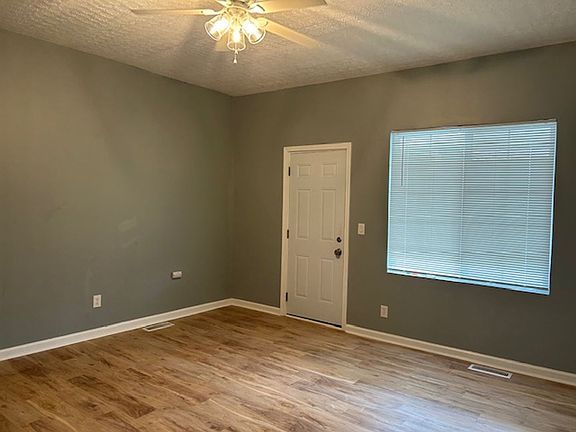 4th image of 425 Huffman Ave
