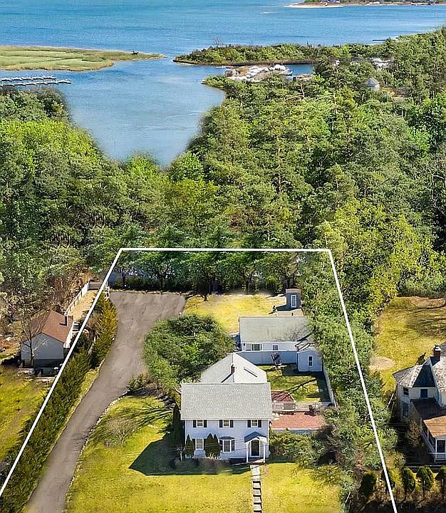 428 Montauk Hwy, East Moriches, NY 11940 Zillow
