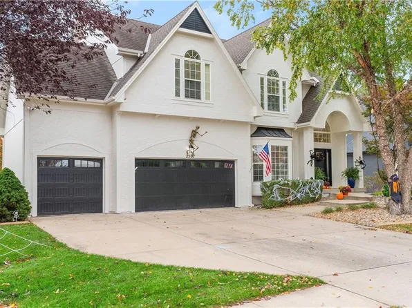 2507 NE Lake Breeze Dr, Lees Summit, MO 64086