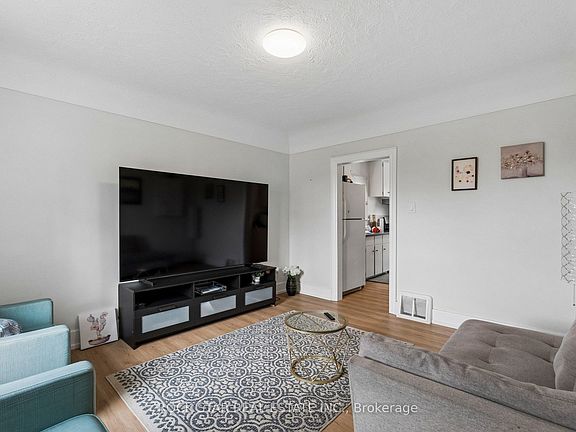 5th image of 428 Thorold Rd
