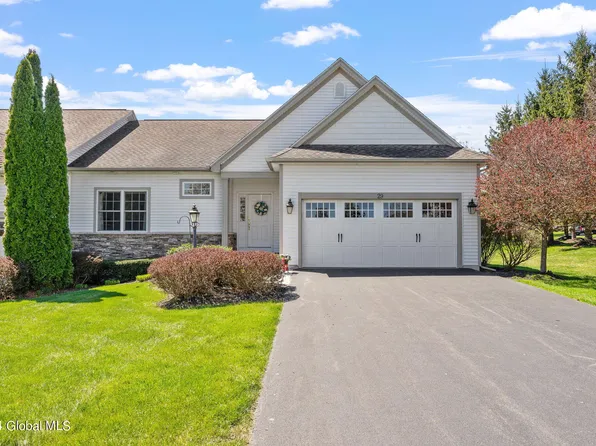 29 Hampton Circle, Mechanicville, NY 12188