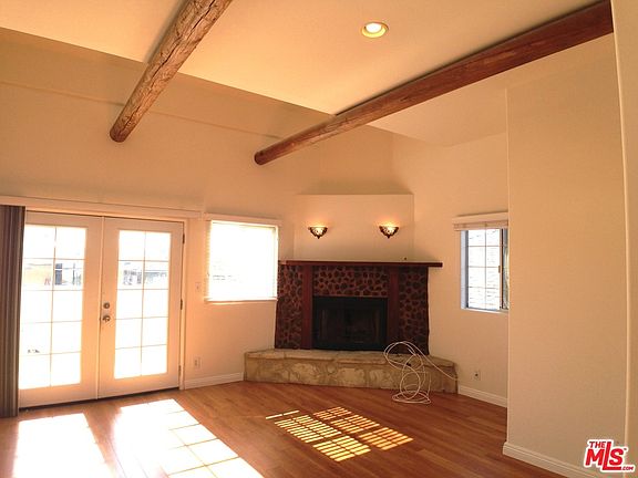 5th image of 111 Paloma Ave #113