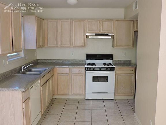 4th image of 3688 La Cuesta Dr