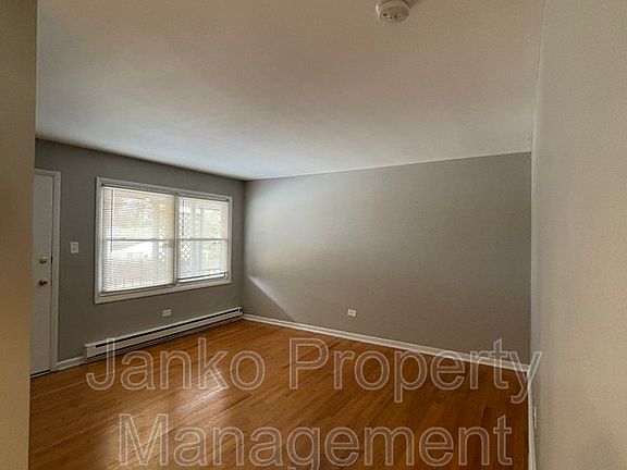 4th image of 5007 Columbus Dr APT B