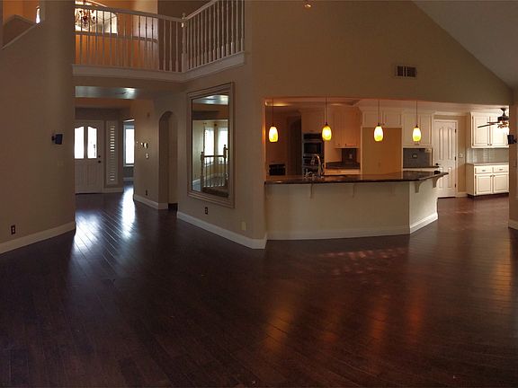 3rd image of 3312 Highwood Dr