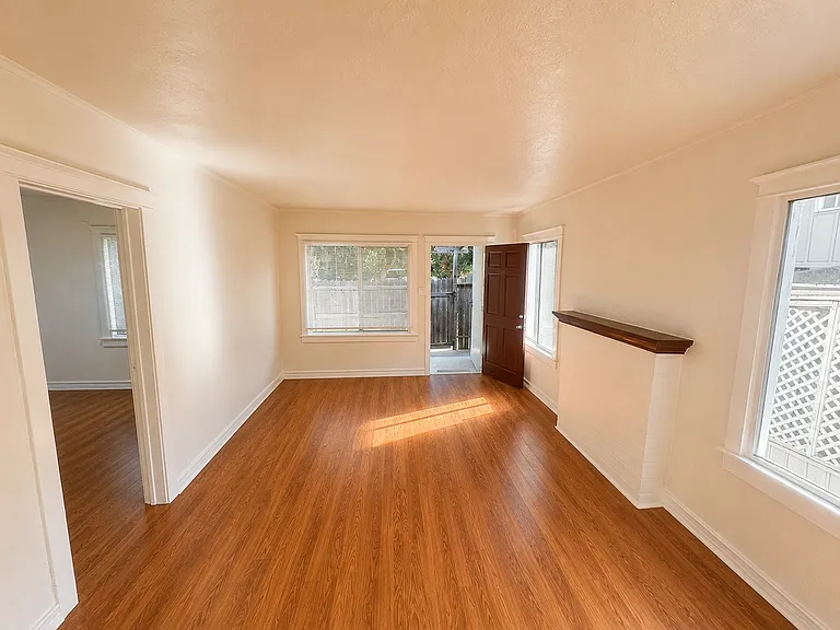 1449 Angelus Ave — Photo 10
