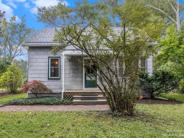 2906 Sharon Dr, Ann Arbor, MI 48108