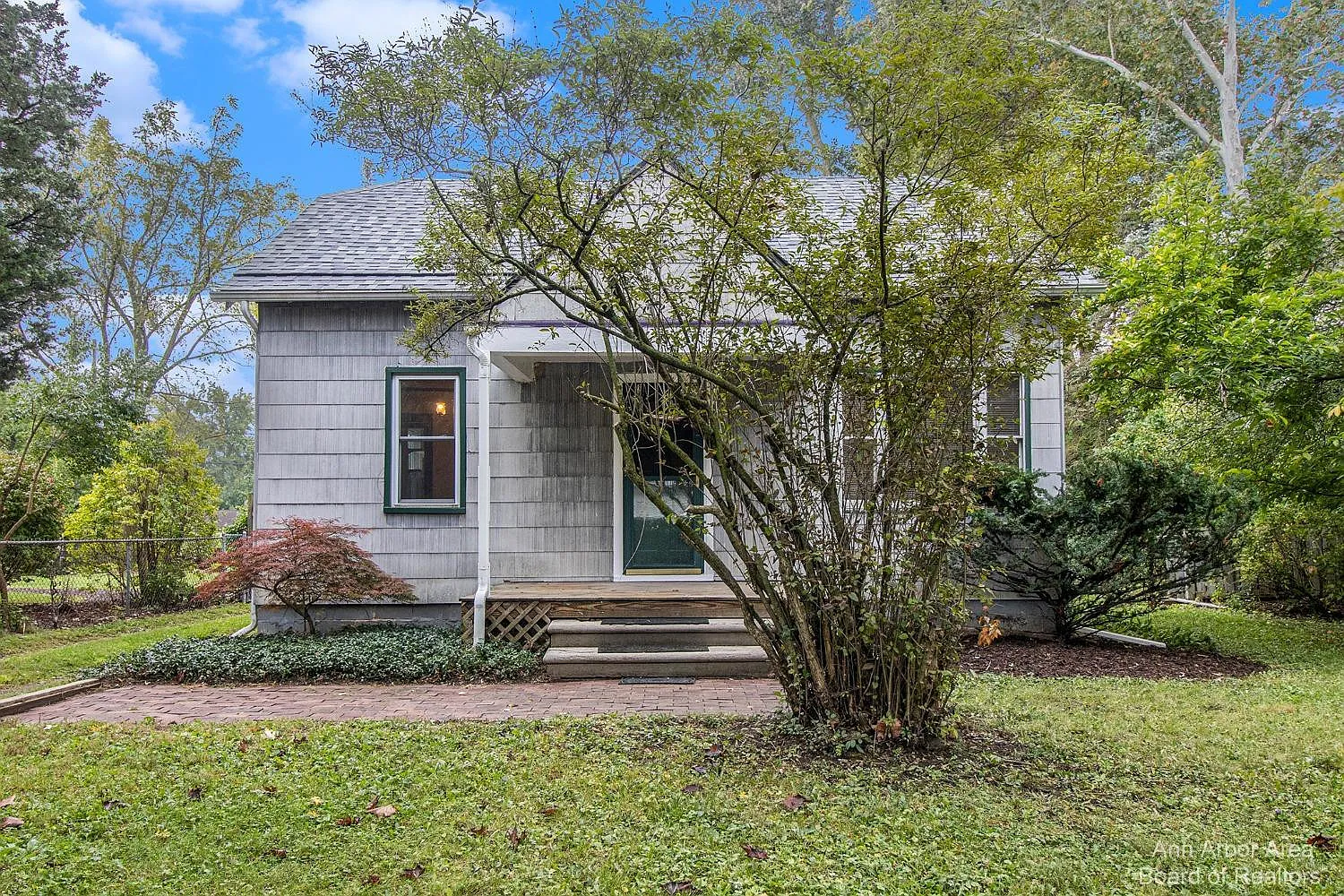 2906 Sharon Dr photo 1