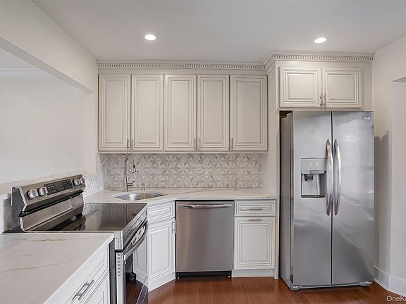 4th image of 85 Rhett Ct