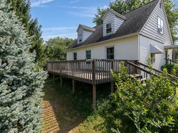 408 West Dr, East Moline, IL 61244