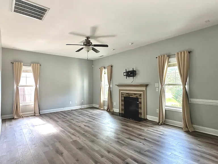 837 Saint Johns Loop — Photo 9