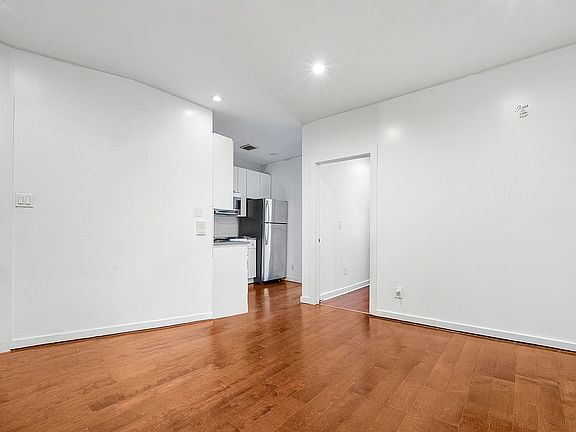 5th image of 71-18 Myrtle Ave #Hse