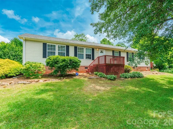 1828 Pine Hollow Pl, Hudson, NC 28638