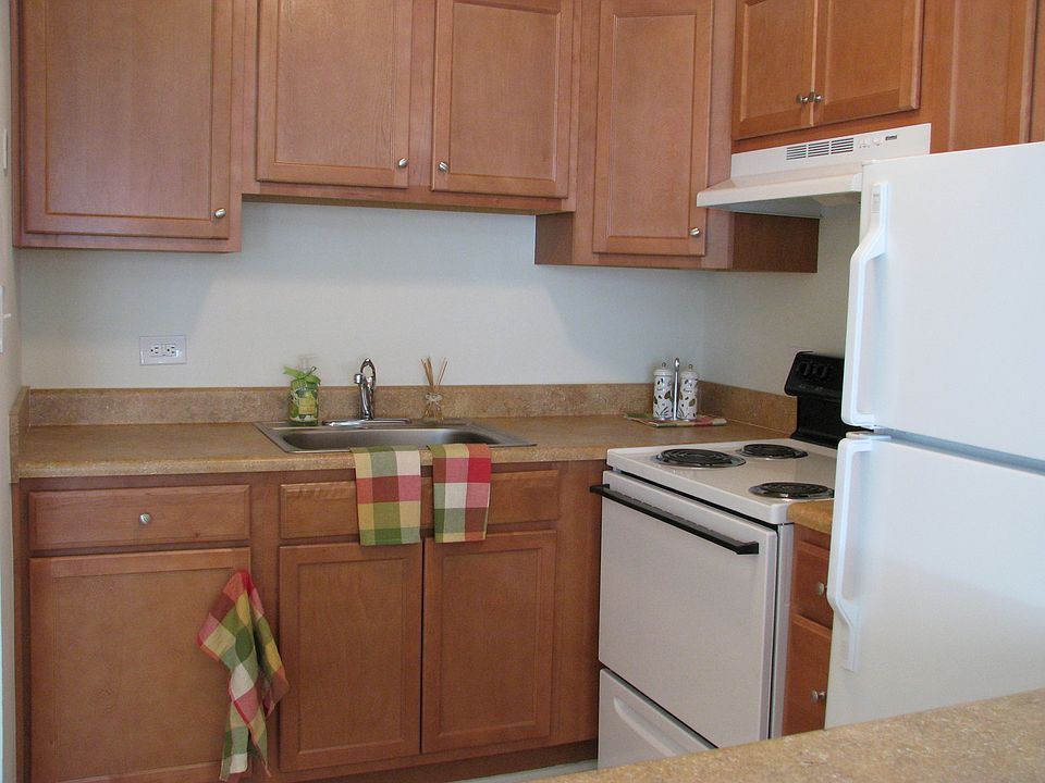 2nd image of 2206 N Berkshire Rd APT 1