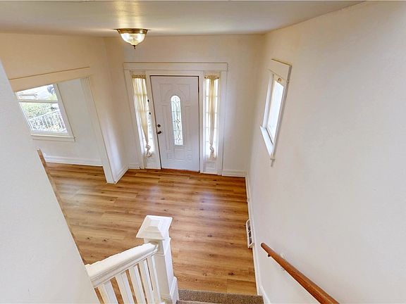 5th image of 736 Oakmont Ave