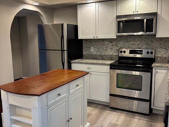 2nd image of 10 Riverside St APT D