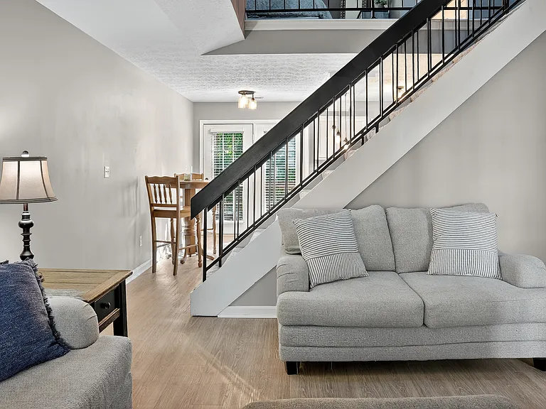 336 Crescent Spring Dr — Photo 3