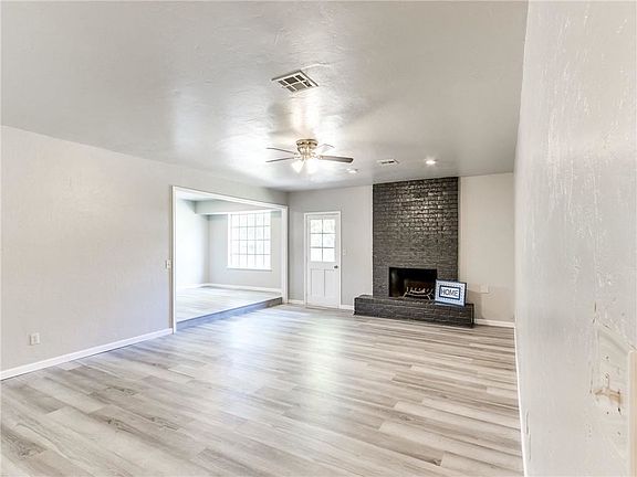 3rd image of 1910 Chandler Dr