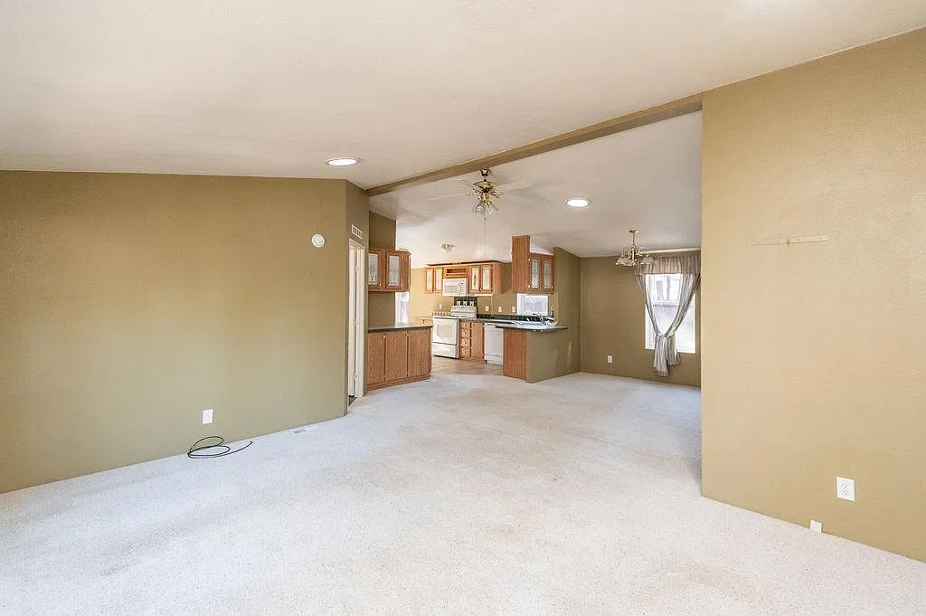61066 Targee Dr — Photo 2