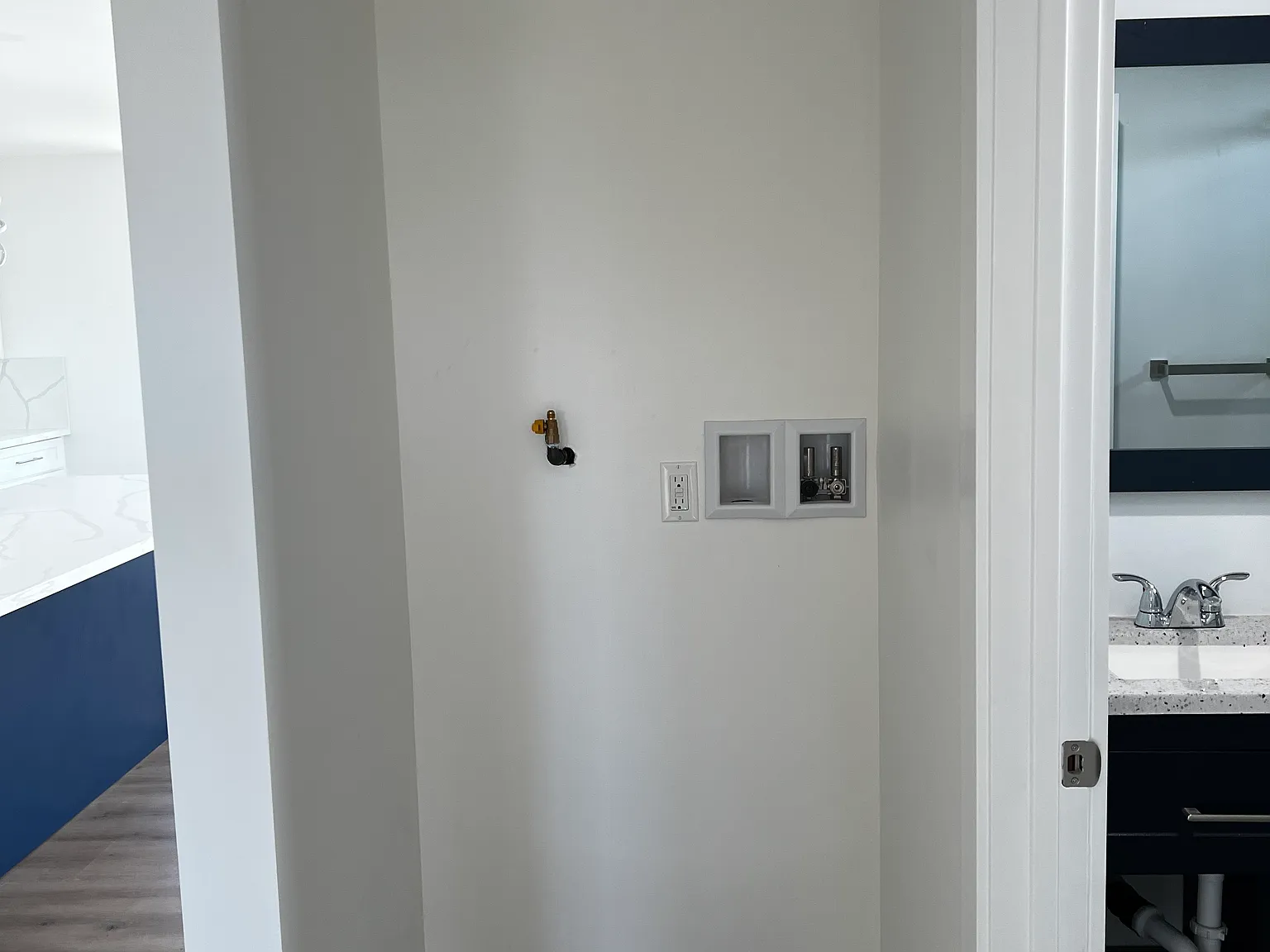 2 bed, 900 sqft, $2,900 — Photo 2