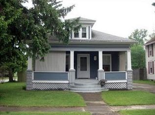 412 S Elm St, Three Oaks, MI 49128