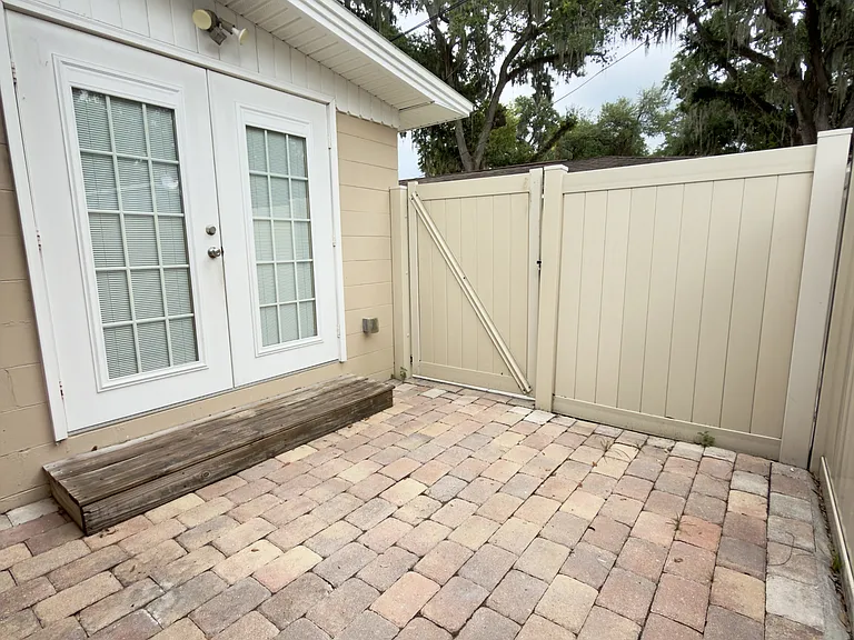 927 E Walnut St — Photo 22