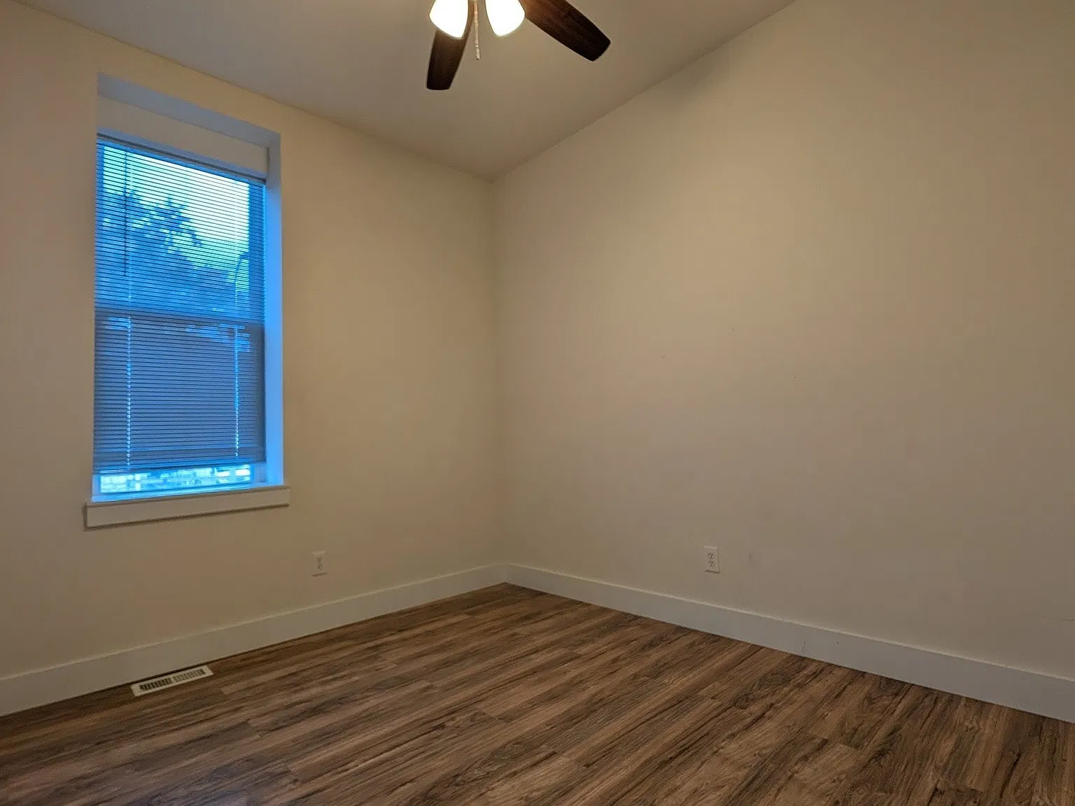 3 bed, 1400 sqft, $1,100 — Photo 4