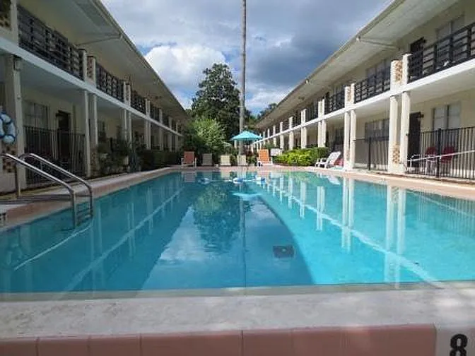 Delaney Court — Photo 15