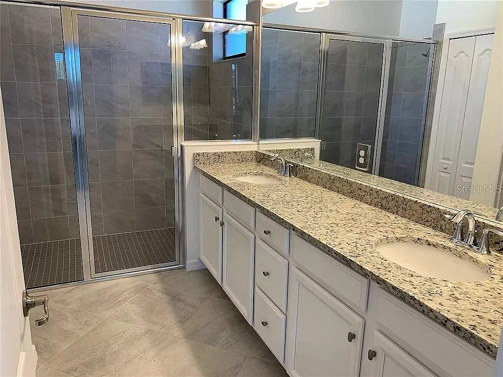 4 bed, 2200 sqft, $2,950 — Photo 3