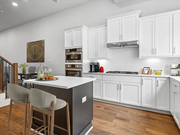 381 E Greenbriar Ln APT 1004, Dallas, TX 75203