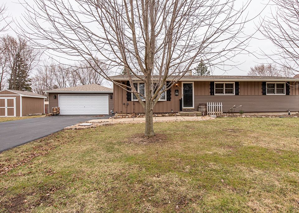 1st image of 22171 W Pineview Dr