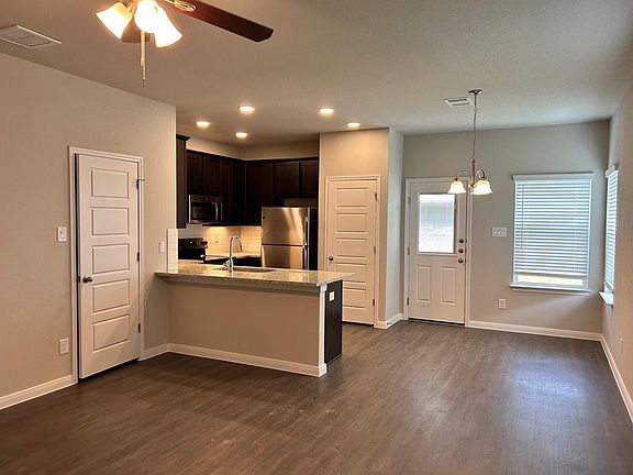 2nd image of 3414 Lindsay Ln
