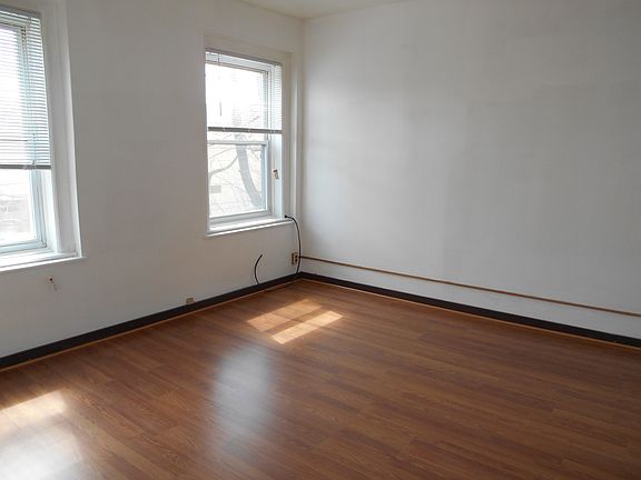 4th image of 5807 Bartlett St APT 4