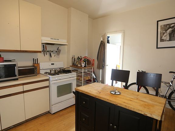 2nd image of 3238 N Sheffield Ave #4