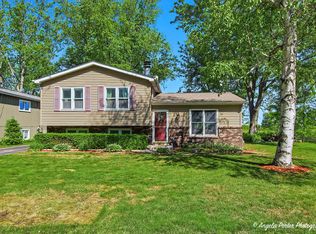 12 Sunshine Ave, Grayslake, IL 60030