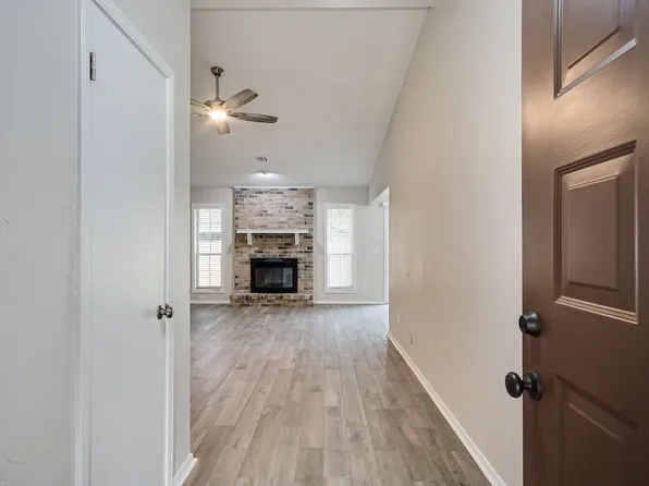 501 Holly Hill Rd, Edmond, OK 73003