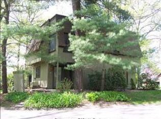 1 Canterbury Ln, Avon, CT 06001