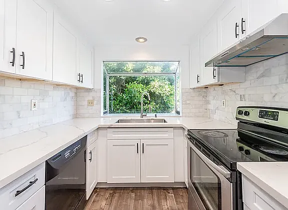375 Stanford Ct — Photo 4